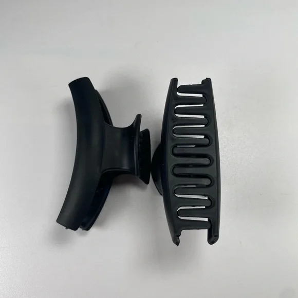 Two black mini claw clips❣️ - Picture 3 of 3